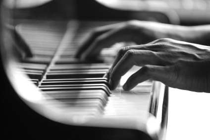 How To Structure Your Piano Practice in 7 Easy Steps - Blog and News updates from Evola Music - ST_piano-player
