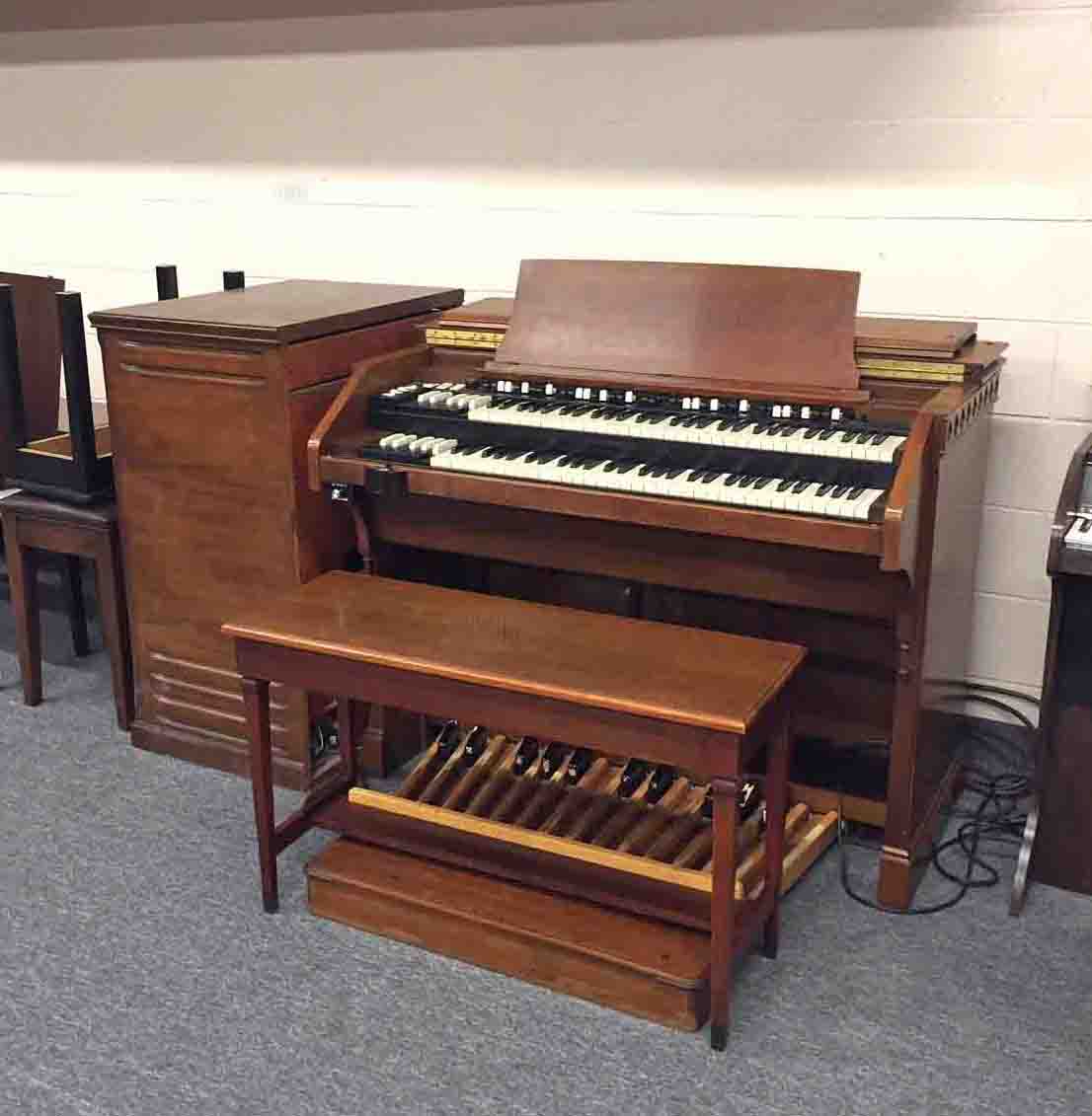 Hammond Model C3 , The difference between the Hammond B3 and C3 models ...