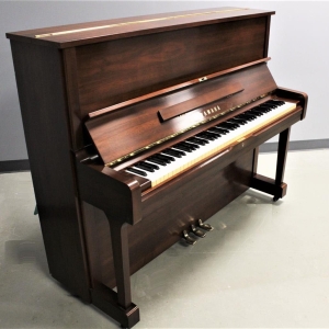 YAMAHA WALNUT UPRIGHT